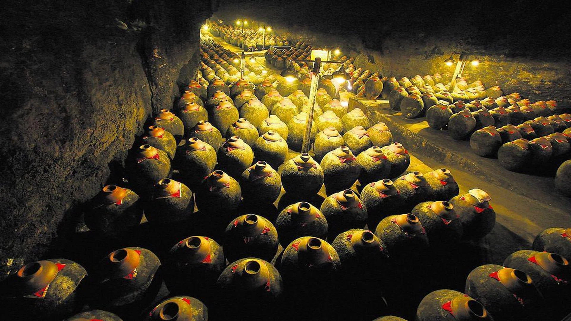 Aging of Langjiu in ceramic pots within Tian Bao Cave