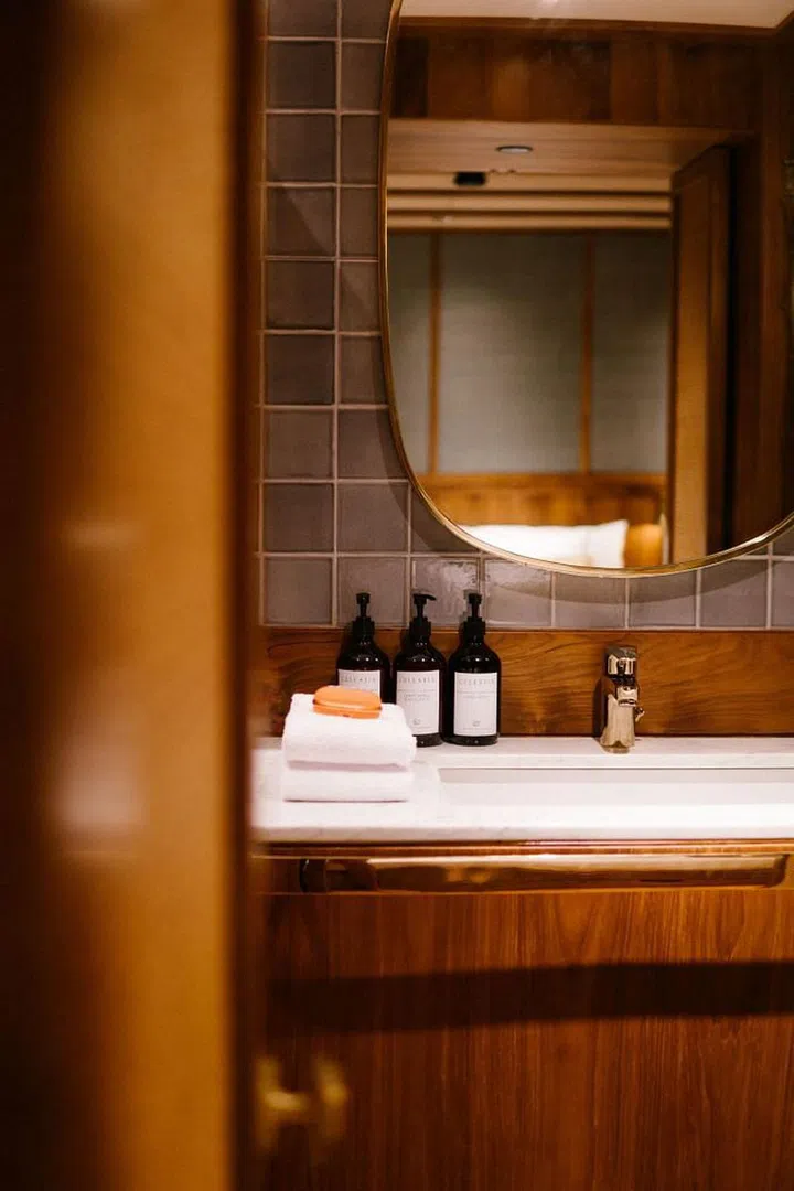 The bathroom’s soft blue glazed Balinese tiles pay homage to the siblings’ childhood home. (Photo: Celestia)
