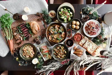 Christmas-feasts-to-ring-in-the-festive-spirit-UNA-Alkaff-UNA-Communal-Dinner-featured-image