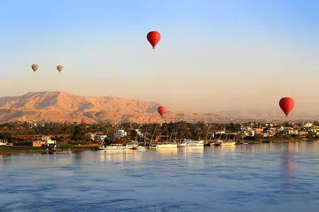 Hot air balloons over Luxor_scott dunn private