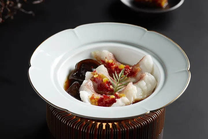 A coral trout is perfectly steamed and topped with Hunan-style homemade pickled chilli for that spicy kick. (Photo: Taste Paradise)