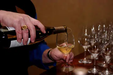 wine-pour-1312249-1278x855