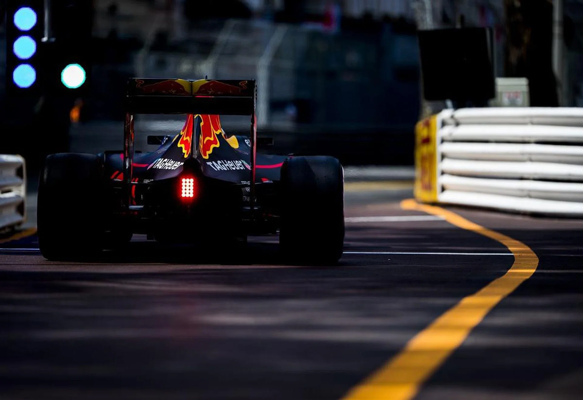Daniel Ricciardo of Australia and Red Bull Racing in action during practice for the Monaco Formula One Grand Prix at Circuit de Monaco on May 26, 2016 in Monaco, Monte-Carlo. (Photograph by Vladimir Rys)