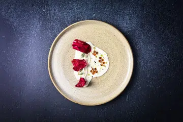 Squid with grilled cream and preserved roses