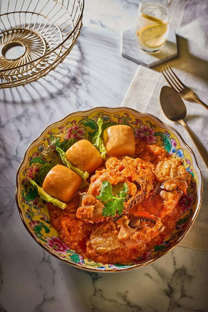 Dragon Phoenix's chilli crab is now served at The Lobby Lounge, Shangri-la Hotel