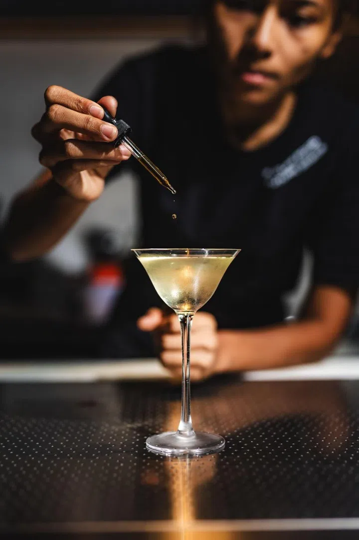 Jellyfish Martini. (Photo: Fura Singapore) 