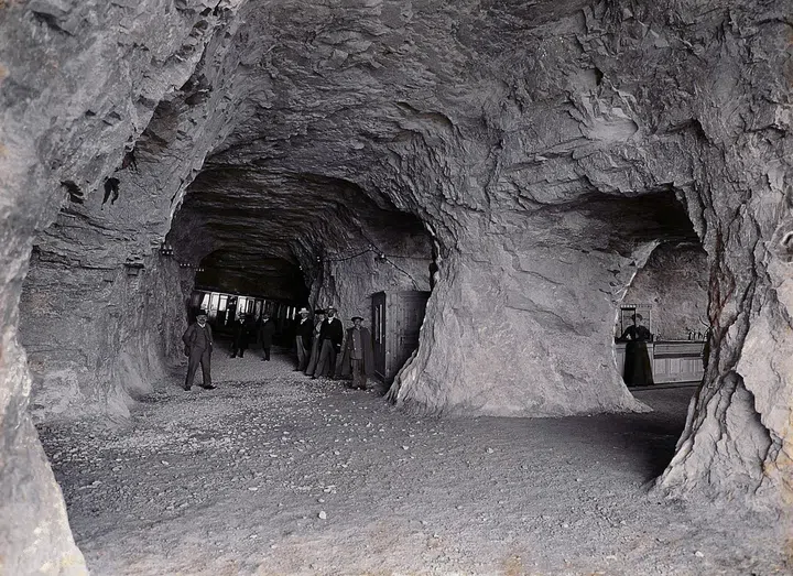 The building of station Eigerwand in 1903. (Photo: Jungfraubahnen 2019)