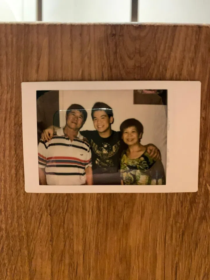 A young Zor Tan (middle) and his parents. (Photo: Courtesy of Zor Tan) 