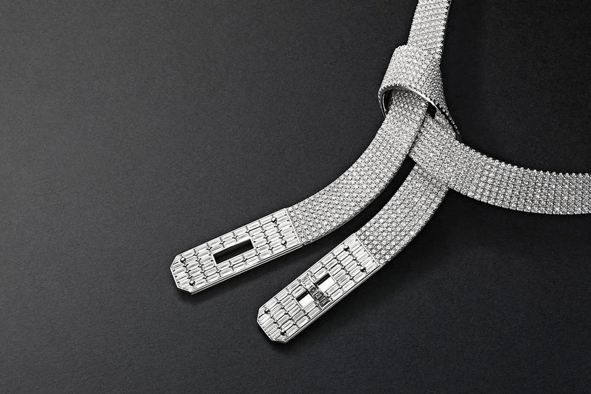 Kelly Gavroche necklace in white gold and diamonds.