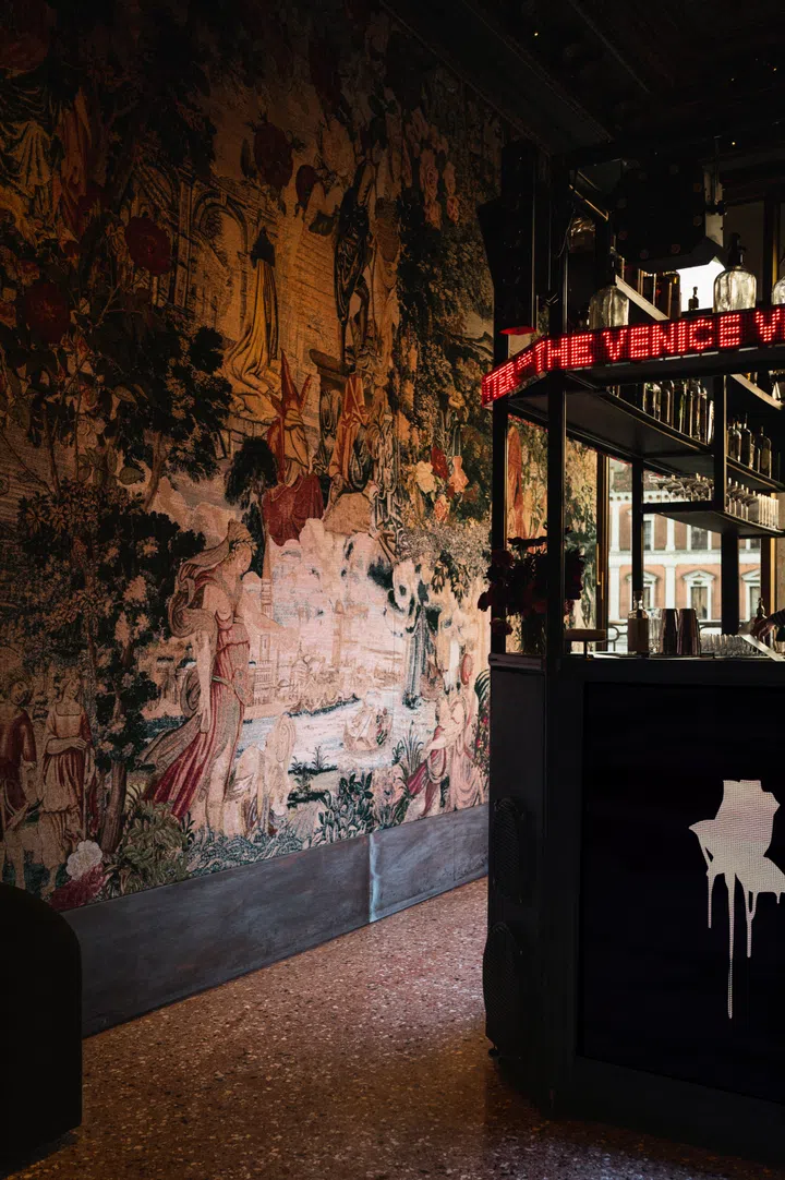 Francesco Simeti’s wall tapestry juxtaposed against the modern bar country at the Venice Bitter Club. (Photo: The Venice Venice Hotel)