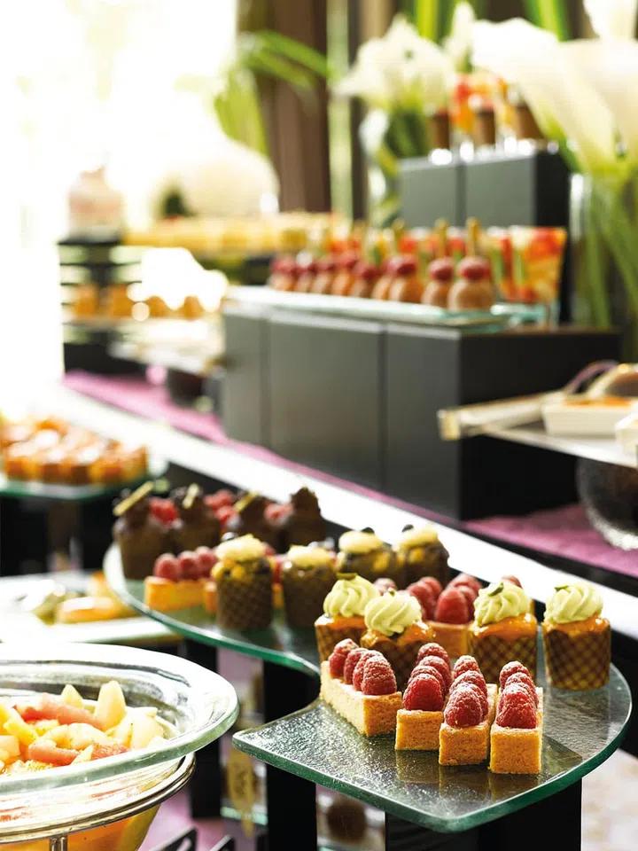 Brasserie Les Saveurs offers a wide selection, from antipasti to seafood and tantalising desserts.