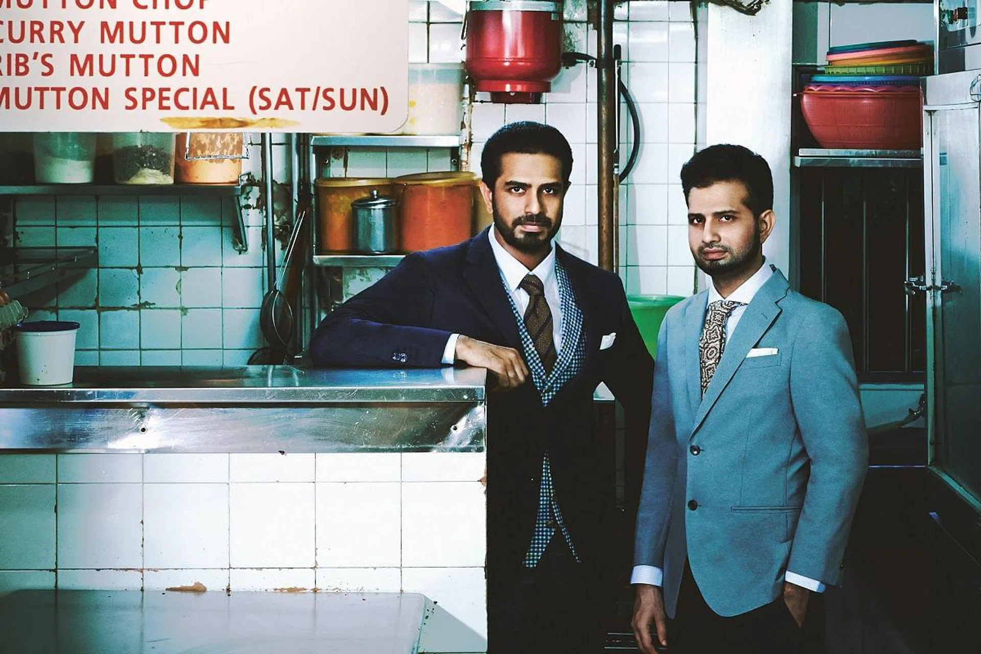 <center><a href="http://thepeakmagazine.com.sg/2016/08/almalic-faisal-mohamed-dufail-sin-ming-roti-prata/" target="_blank"><b>Sin Ming Roti Prata</b></a></center>