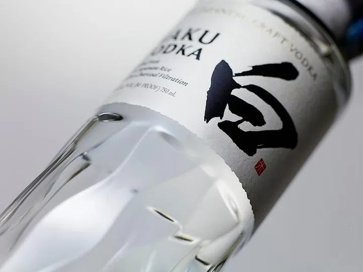 The label of Haku Vodka is made from Japanese washi paper.