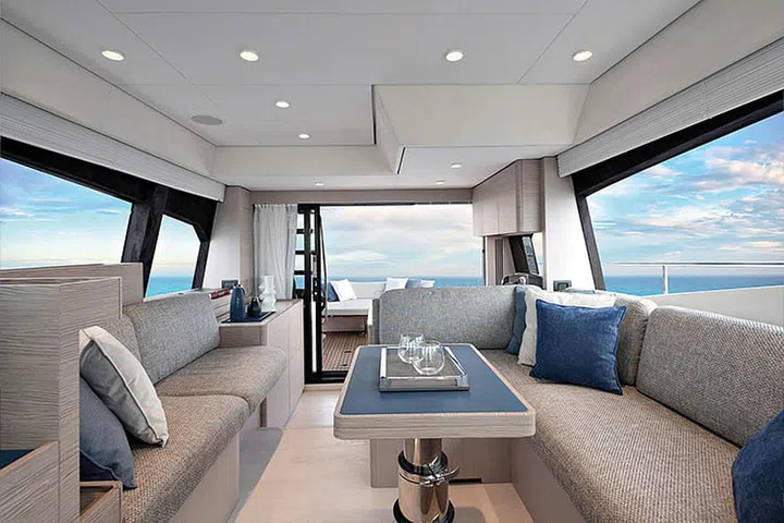 Ferretti Yachts 500 combines nautical adventure and a domestic dimension.
