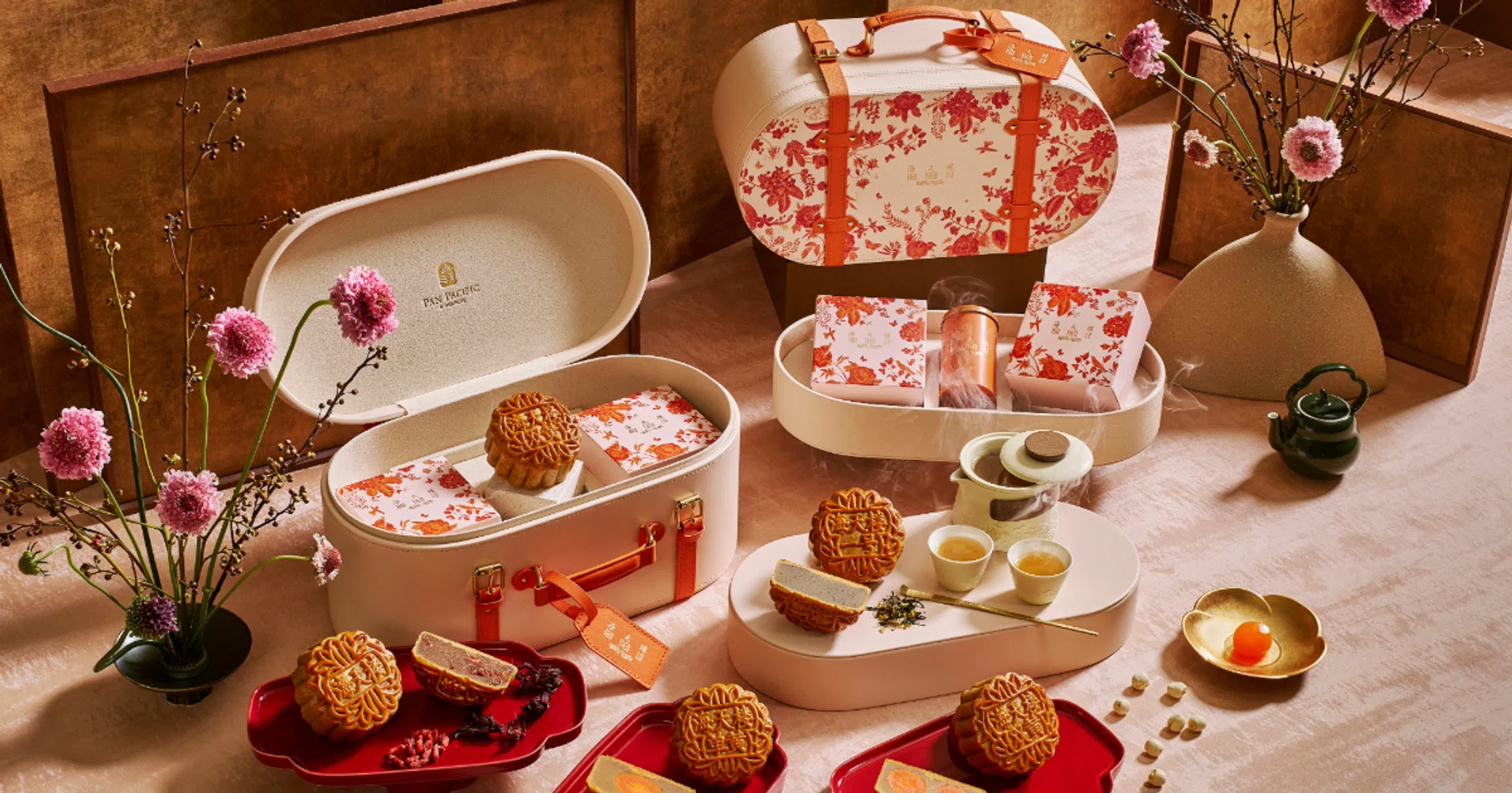 Pan Pacific Singapore’s Hai Tien Lo Classic mooncake box set and Premium Four Treasures Baked Mooncake Set
