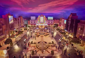 Warner-Bros-World-Abu-Dhabi-theme-park-plaza