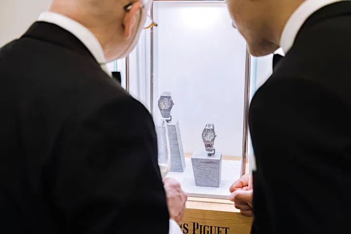 Guests appreciating the Audemars Piguet timepieces on display. (Photo: Singapore Symphony Orchestra)