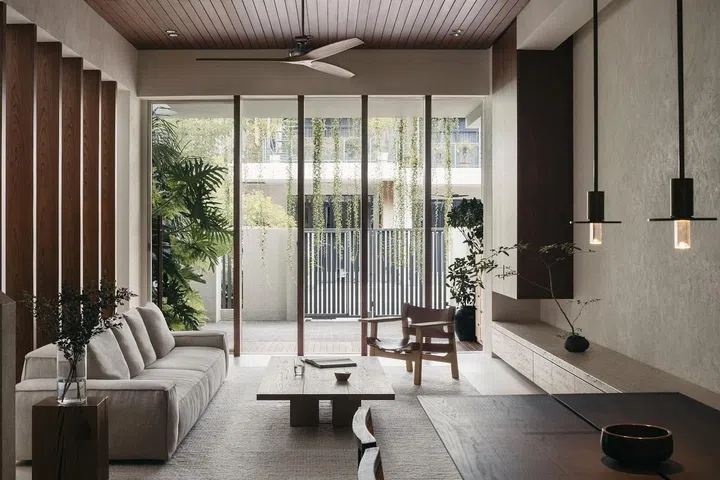 The open-plan layout is conducive to socialising and play. The low-slung furniture is geared towards the couple's two young children. (Photo: Studio Periphery)
