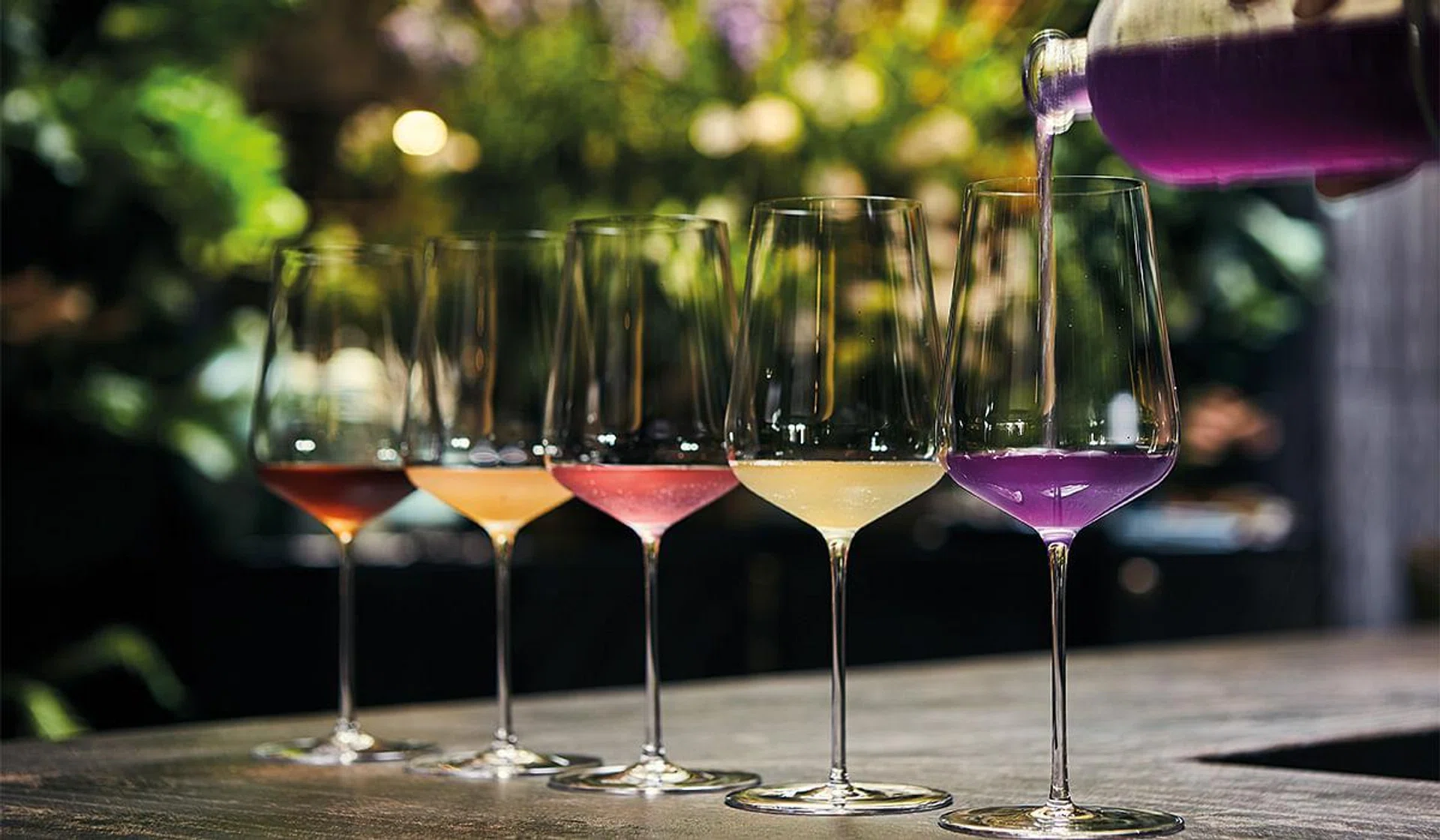 AESTHETICALLY- PLEASING
Getting the right look plays a large part in the non- alcoholic pairing experience. The clarity and colour of the glassware used for each beverage all add to the experience.