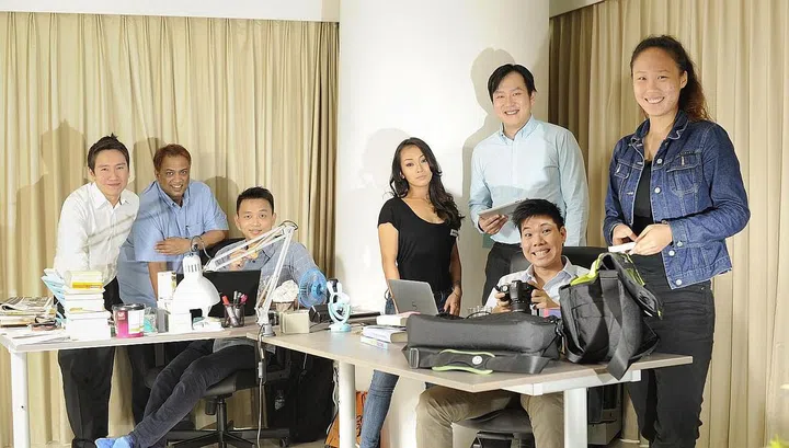 Mothership's team when they first launched in 2014. From left, executive director Lien We King, director Edwin Ramesh, editor Belmont Lay, administrative staff Tan Wei Fen, editors Martino Tan and Jonathan Lim, and intern Sally Ong. (Photo: Lianhe Zaobao)