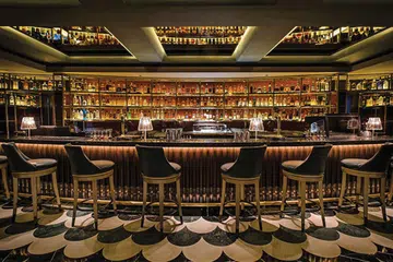 Manhattan Bar in Regent Hotel