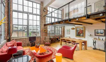 luxury home-sharing