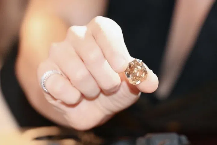 Not just brown- or yellow-toned diamonds, De Beer’s new category of Desert Diamonds requires the stones to exhibit an alluring warm glow