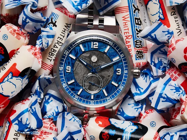 Singapore watch brands: The Zelos Comet 39 ‘Meteorite’ with a 39mm stainless steel case, a genuine meteorite dial displaying its natural Widmanstätten pattern, and an integrated stainless steel bracelet.