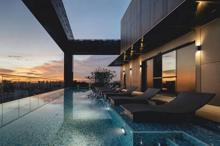 The Clan Hotel Singapore_Sky Pool_Twilight (1)