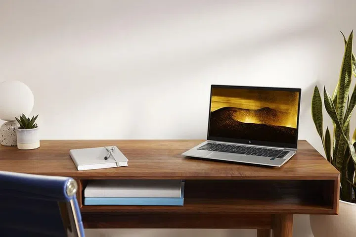 The HP EliteBook 840 Aero G8 is only 1.79 cm thick.