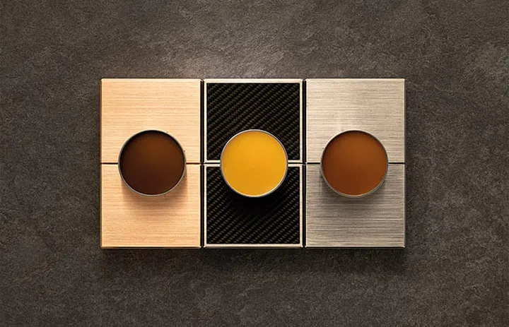 The case comes in titanium, carbon and gold, and houses Henry Jacques’ solid Les Classiques scents.