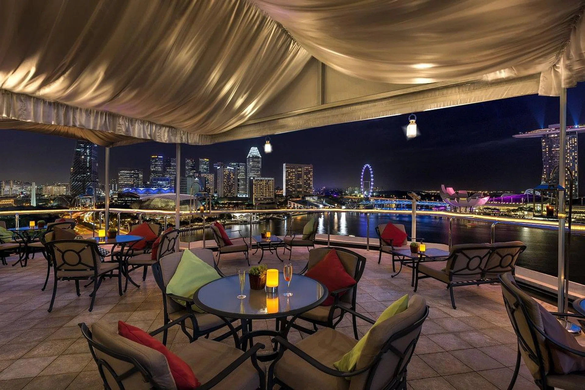 The Lighthouse Rooftop Bar - The Fullerton Hotel Singapore