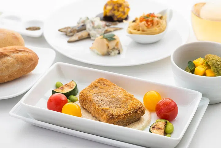 Provencal swordfish cutlet. (Photo: Japan Airlines)