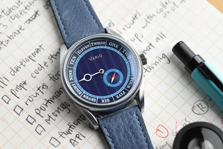 Vario Single Hand Navi in deep water blue with a small seconds compass. (Photo: Vario)
