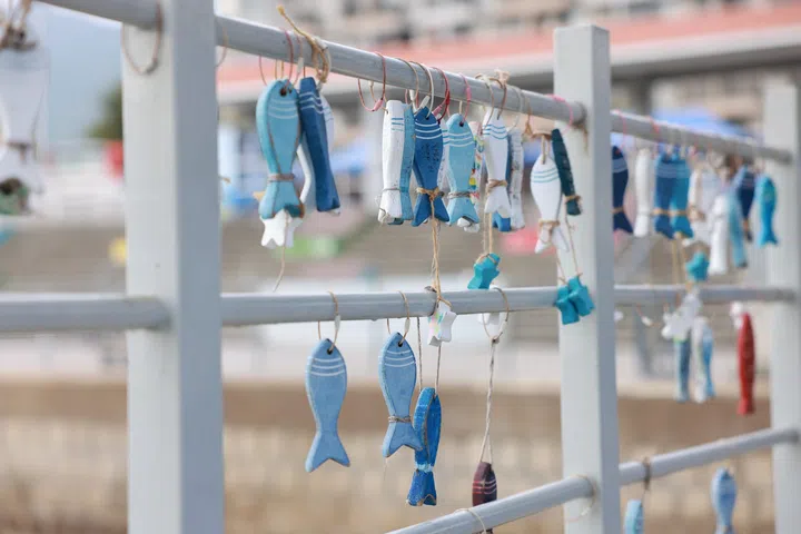 At the end of the 280m pier are Wish Fish, where visitors can write down their wishes in hopes of it coming true. (Photo: Security Bureau)
