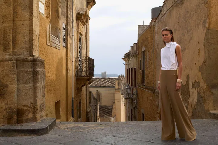 Model in the INA KESS Spring/Summer 2026 collection featuring lightweight technical fabrics, relaxed silhouettes and versatile pieces designed for movement and travel.