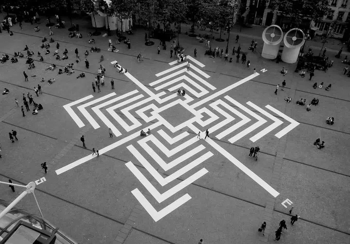 L’Atlas, Boussoles, esplanade of the Centre Pompidou in Paris, 2008. (Photo: L’Atlas)