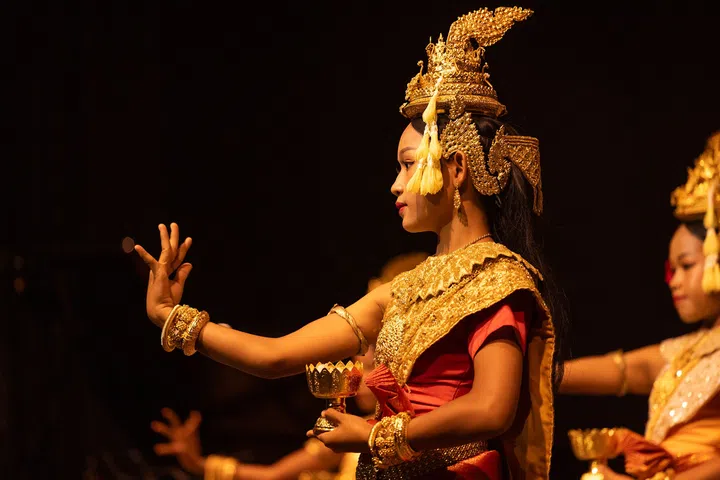 Students from Smiling Gecko Campus performing traditional Khmer dance. (Photo: Smiling Gecko Cambodia)