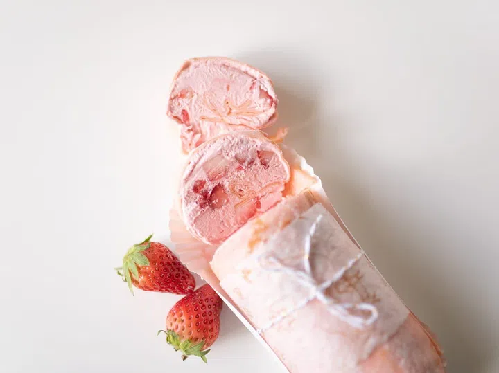 Japanese strawberry crepe roll. Photo: MorimoriYogashi