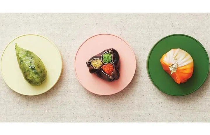 Dim Sum Artistry - a fashionable trio of translucent-skinned beauties that sit pretty in their own ceramic steamer. 