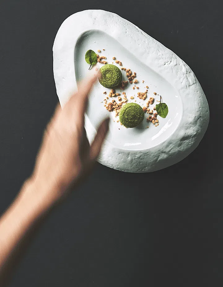 Inspired by the iconic Singapore breakfast of kaya, butter and toast,  this moderni nterpretation with “shells” is made from kaya and rich housemade butter seasoned with fleur de sel.