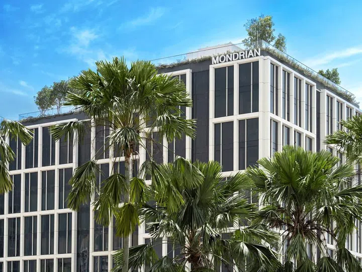 The bold monochrome exterior of Mondrian Duxton Singapore. (Photo: Mondrian Duxton Singapore)