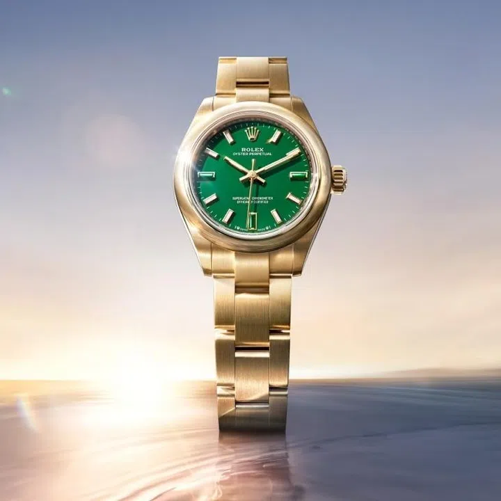 Rolex Oyster Perpetual 28 in yellow gold with green stone dial, heliotrope hour markers and Oyster bracelet.