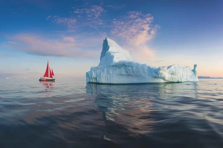 Sailing in Disko Bay near the Ilulissat Icefjord. (Photo: 123RF)