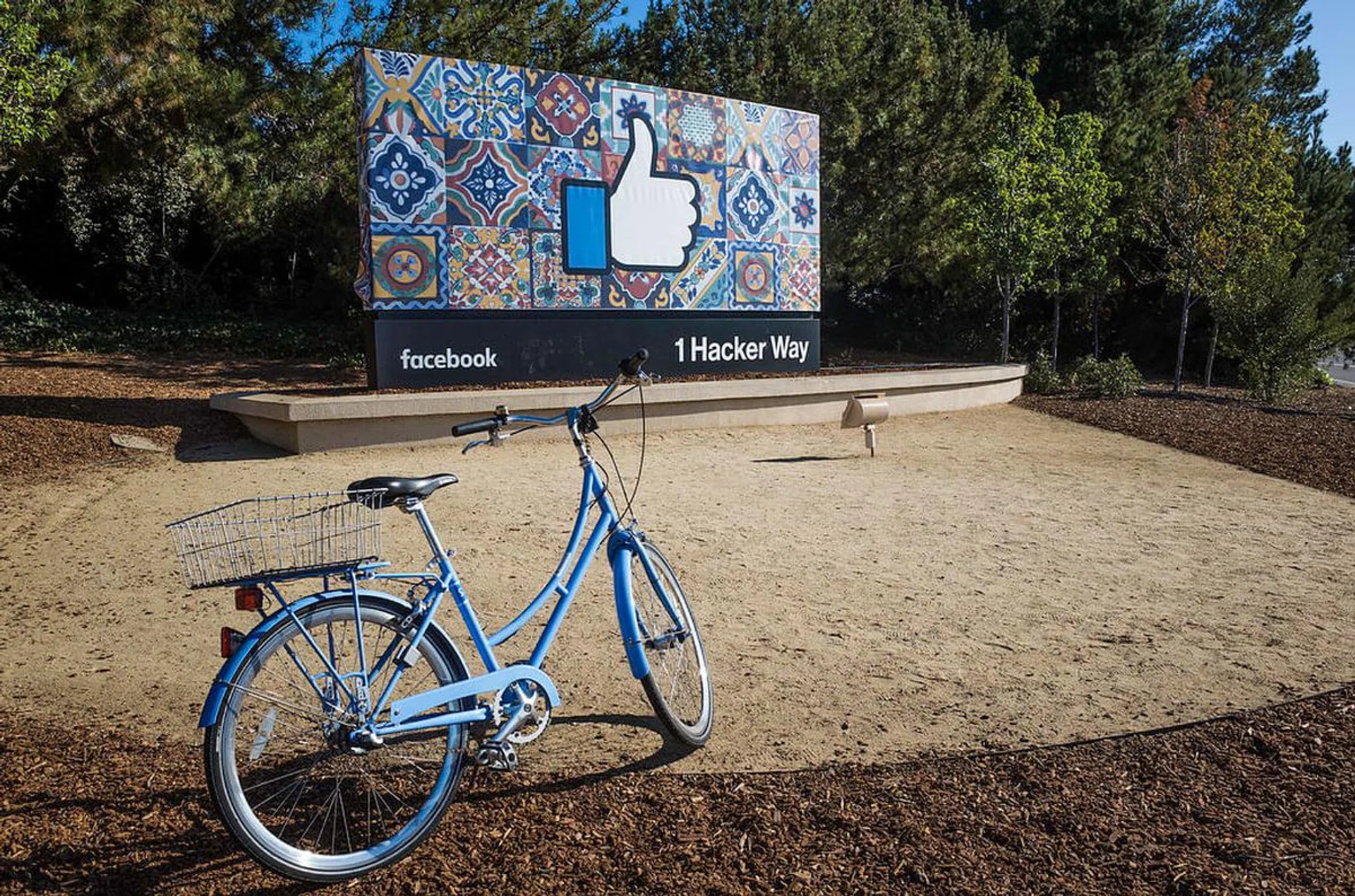 <b>1. Check-in at the Facebook sign its Menlo Park HQ</b><br><br>
Located at the entrance to its Menlo Park headquarters, Facebook’s giant “Like” sign is a popular photo-op. What’s more interesting is the back of the sign, which bears the logo of the now-defunct Sun Microsystems. When Facebook took over the premises, which used to be occupied by Sun Microsystems, chief executive officer Mark Zuckerberg decided to flip the sign around as “a reminder of what happens when you take your eye off the ball”.