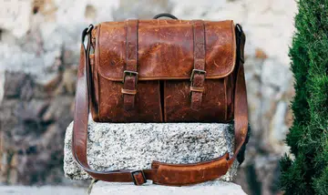 leather-bag-alvaro-serrano-unsplash