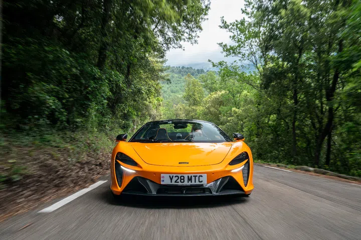 Remarkably easy to handle paired with high-octane fun, the most fuel-efficient McLaren convertible ever made darts past the century dash in three seconds flat. (Photo: McLaren)