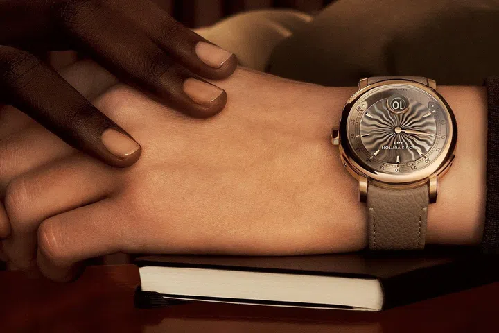 The Louis Vuitton Escale Minute Repeater in 40mm rose gold, featuring a grey flammé guilloché dial with jumping hours at six o’clock, a retrograde minute display, and trunk-inspired lugs concealing the minute-repeater slide.
