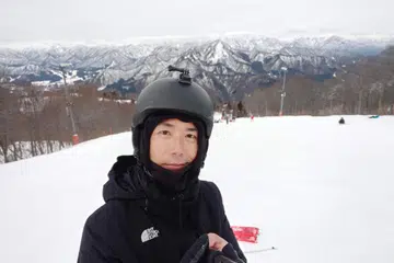 Joshua Lung, founder of Healing Touch, skiing.