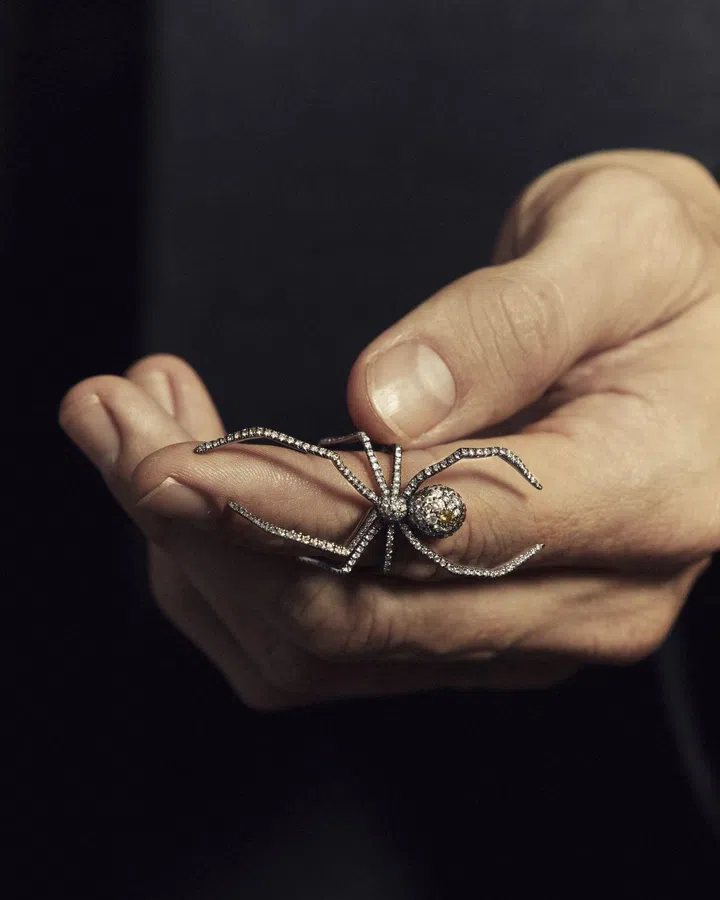 NN by Nghi Spider Ice white gold ring with diamonds and sapphires. (Photo: Sotheby's)